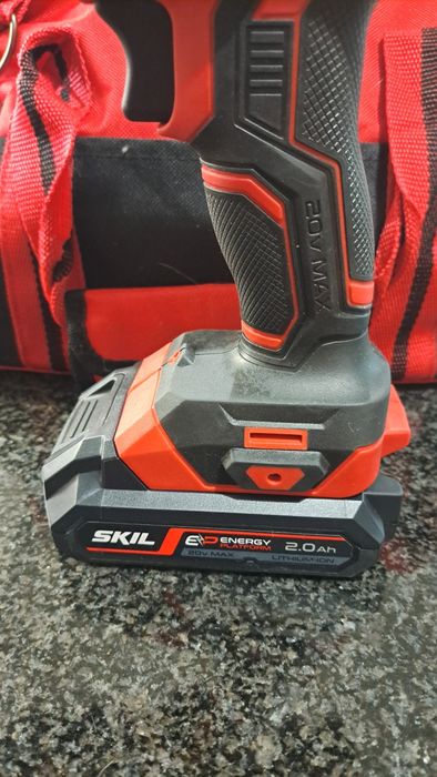 Aparafusadora/Berbequim SKIL 20V

Aparafusad