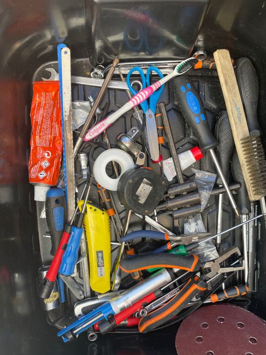 Caixa com ferramentas varias