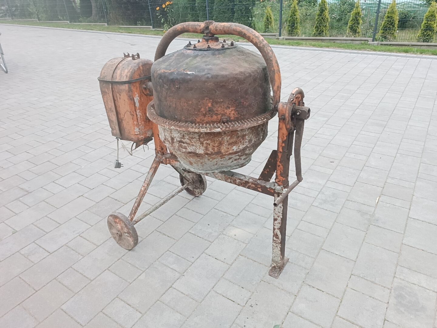 Betoniarka 100 litrów - 230 v