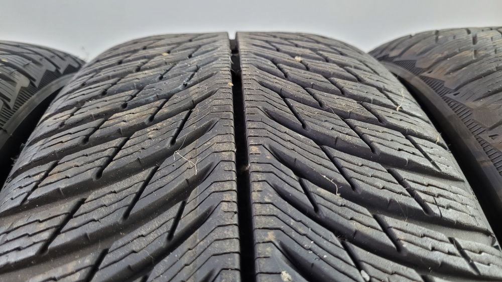 Ładne opony zimowe 235/50R19 Michelin op.373