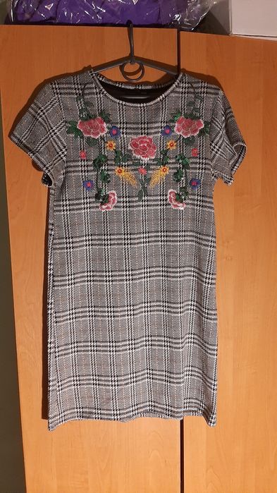 Платье стрейчевое Zara  с вышивкой от 11-15 лет