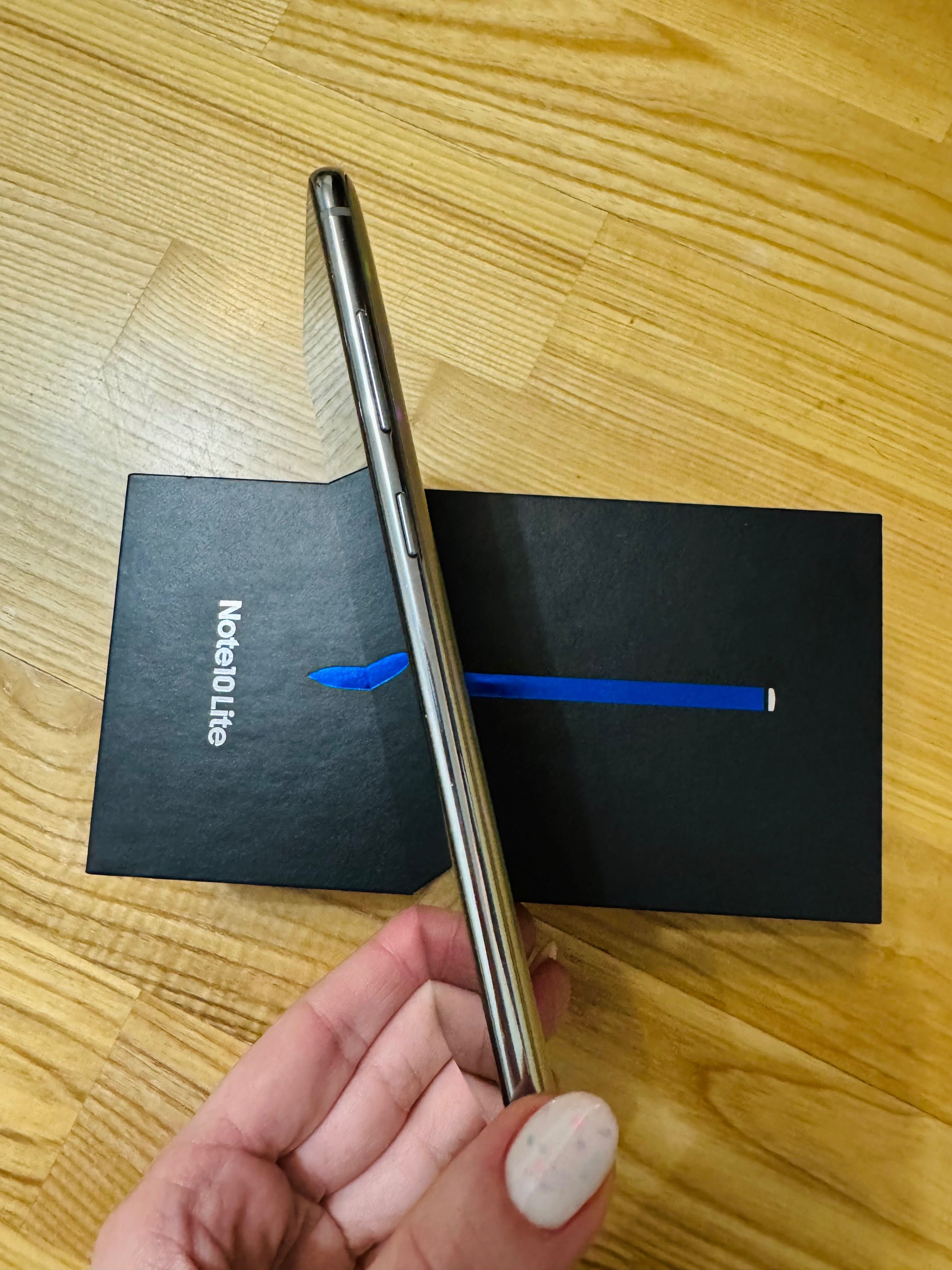 Телефон Samsung Galaxy Note 10 Lite