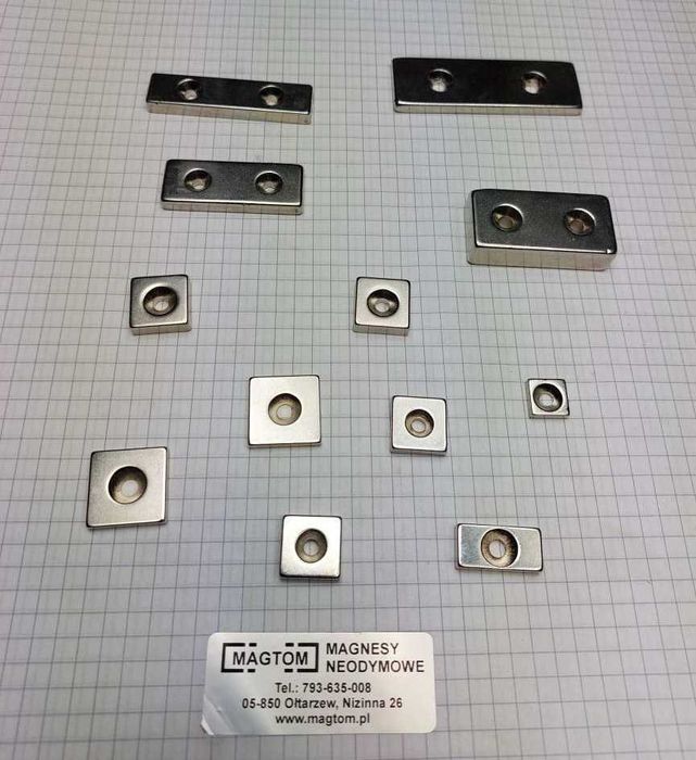 Magnes neodymowy płytkowy z otworami do przykręcenia na śrubkę wkręt
