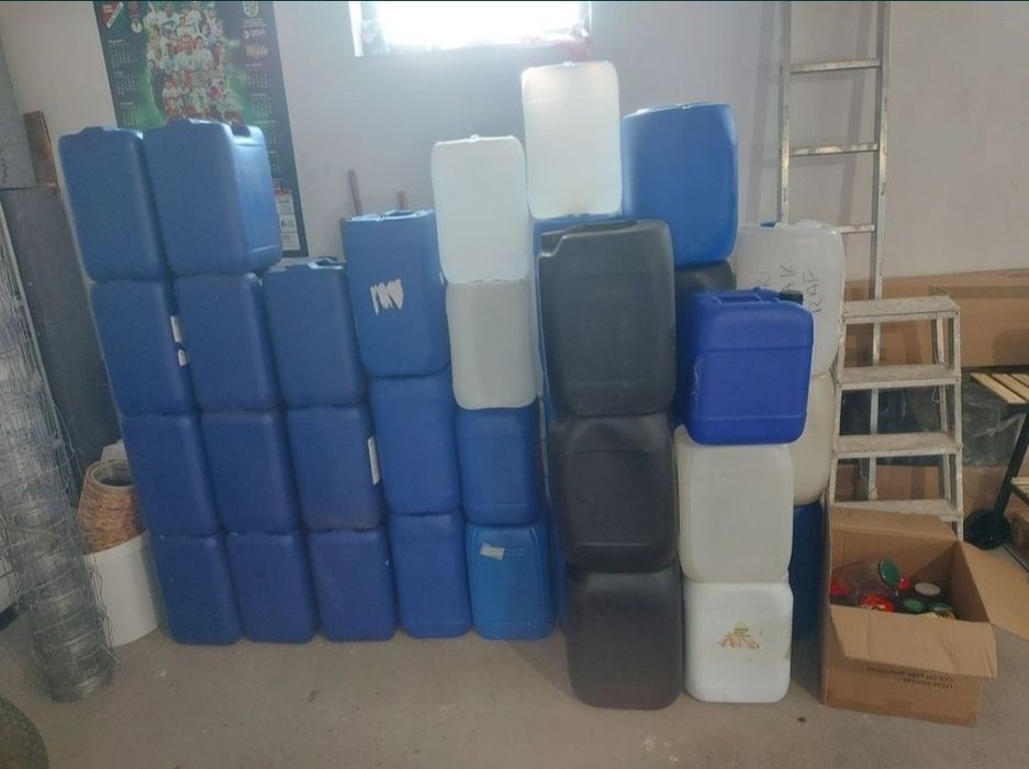 Baniaki beczki kanistry