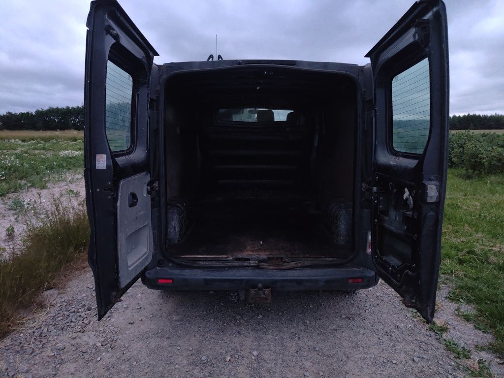 Opel Vivaro 1.9 DTi 2003r HAK Radio Android WEBASTO ZAMIANA