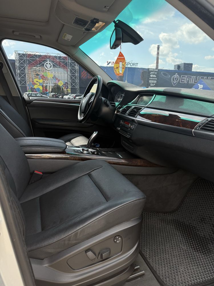 BMW X5 2008 e70.