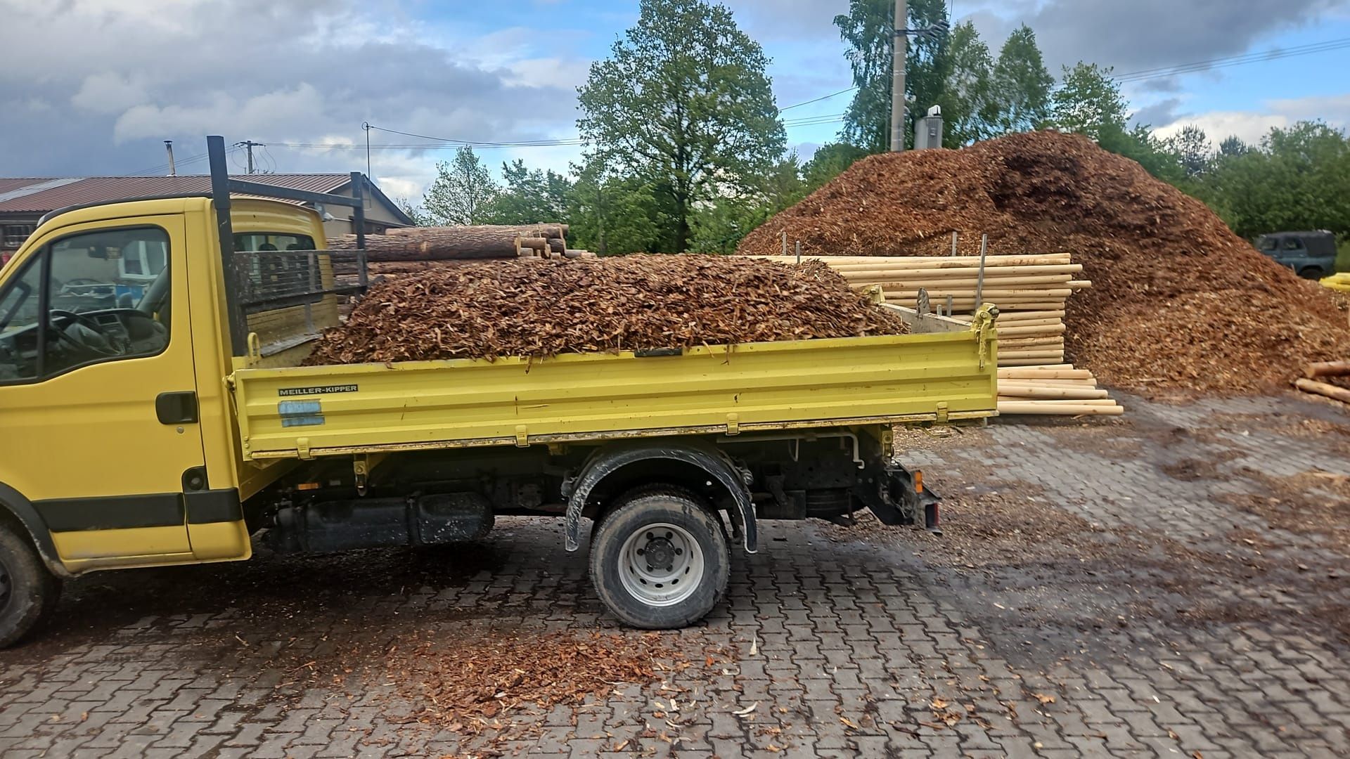 Kora Sosnowa Luzem – Czysta, Prosto z Tartaku – Transport!