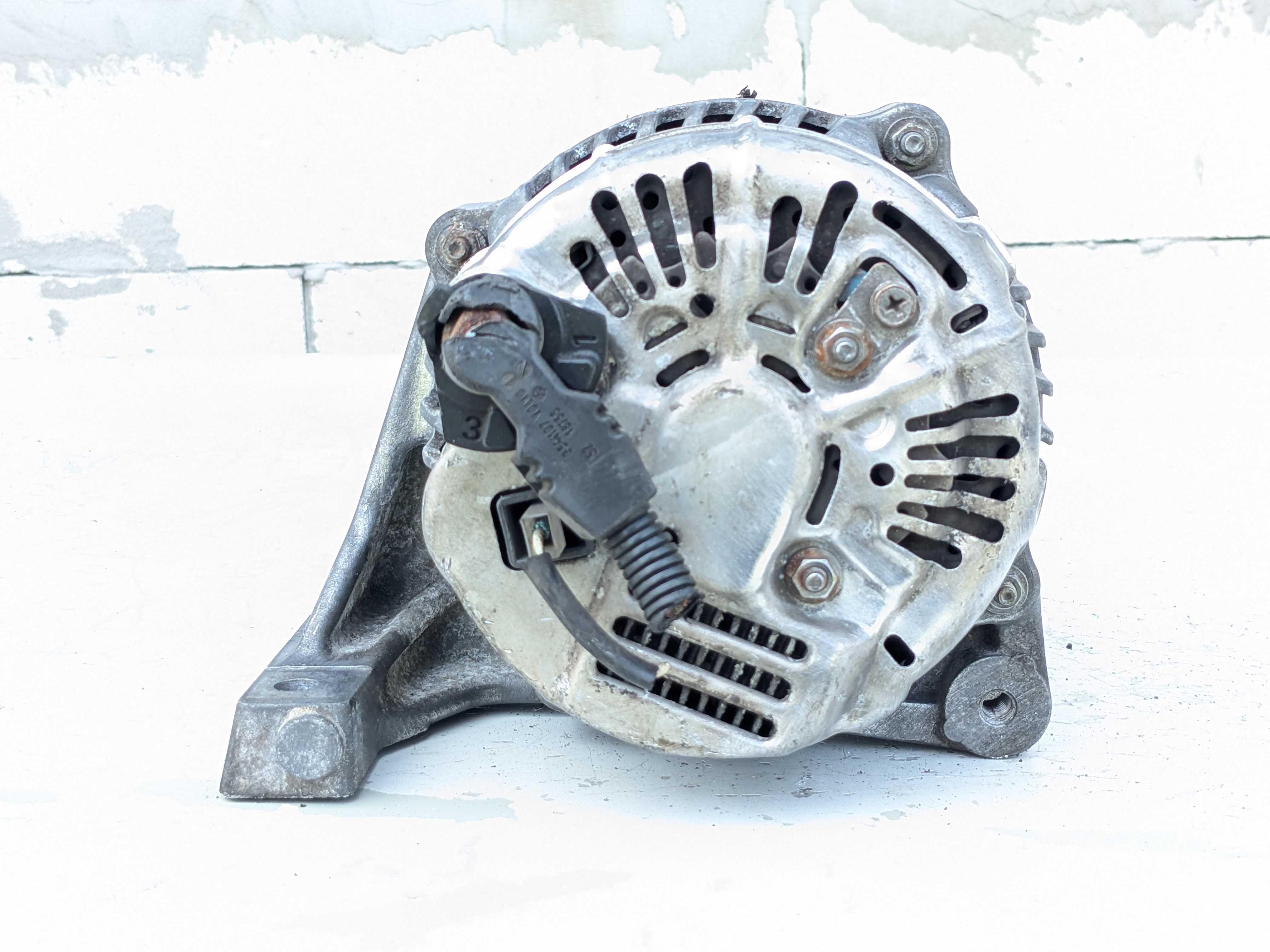 Генератор Volvo C70 S40 S60 S70 S80 V40 V70 XC70 - 1.6-3.0 бензин 120A