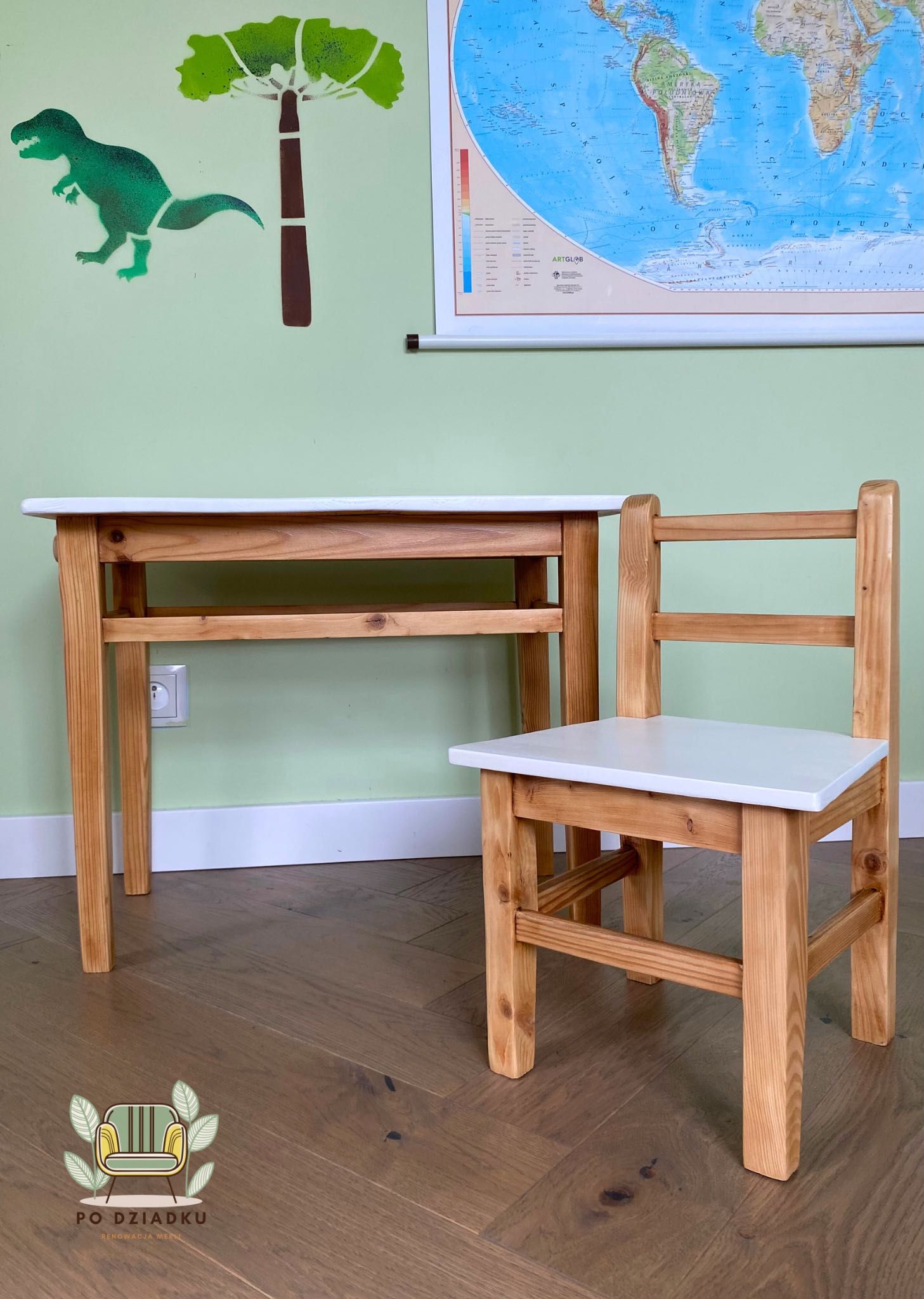 Drewniany stoliczek i krzesełko dla dziecka