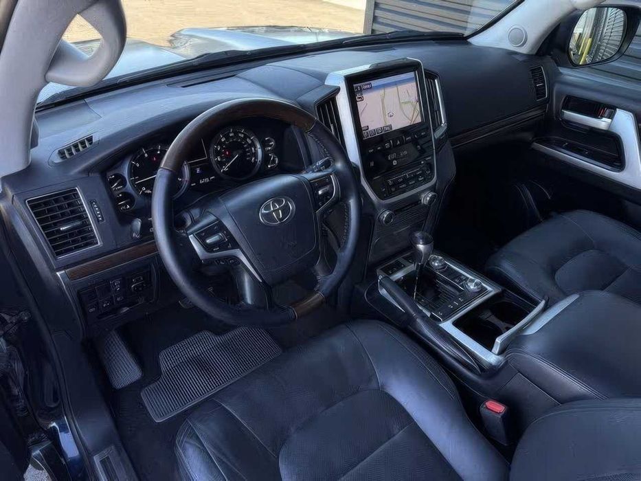 Toyota Land Cruiser      2019