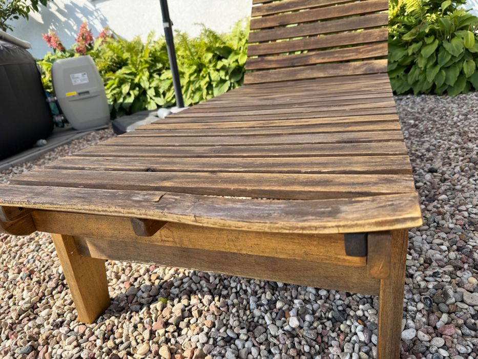 Dwa drewniane leżaki Good Home z poduszkami