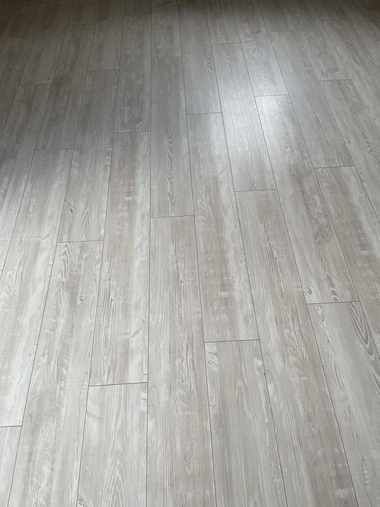 Biale panele nieuszkodzone