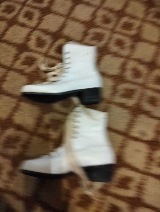 Нові черевики для ковзанів