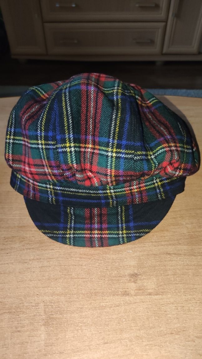Beret damski z daszkiem