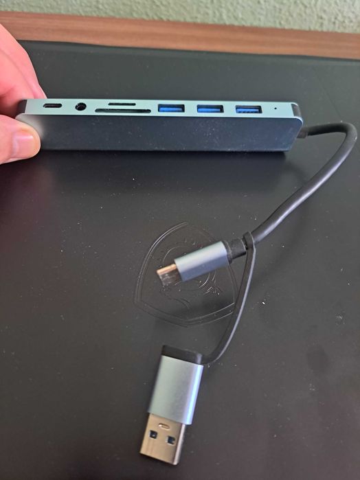Czytnik Rozdzielacz USB 8 in 2  z 4 portami USB