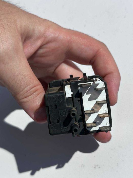 A0075451524 Mercedes кнопка (регулятор корректора фар) Вито 638