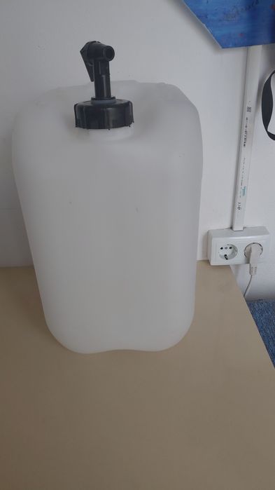 Jarrican de 20 litros com torneira