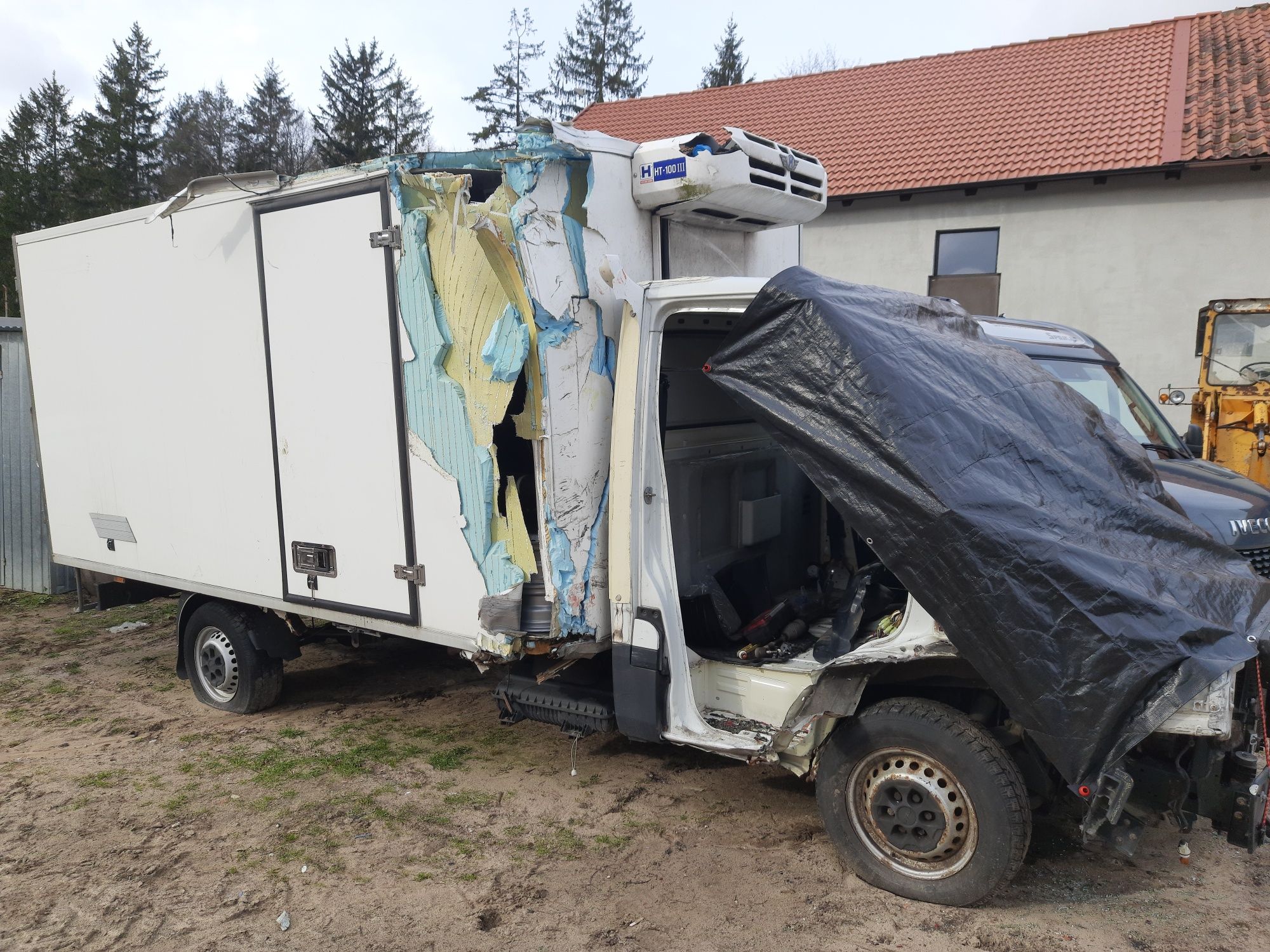 IVECO DAILY Kontener Chłodnia Uszkodzony