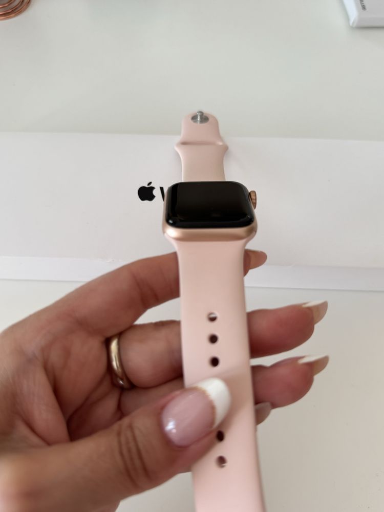Apple Watch SE 40mm Gold