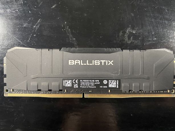Crucial Ballistix 16GB DDR4-3200 xmp олнгй планкой