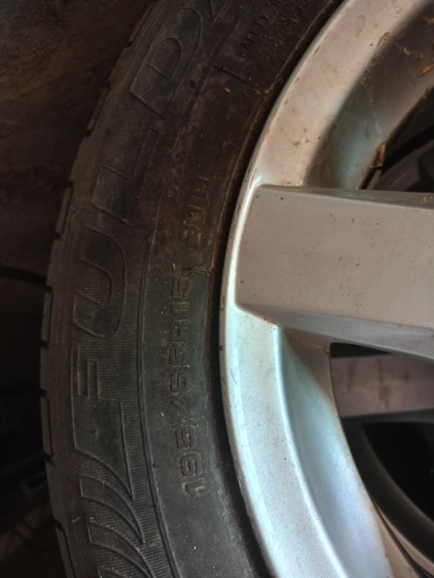 Felgi aluminiowe Honda R15 z oponami jak nowe