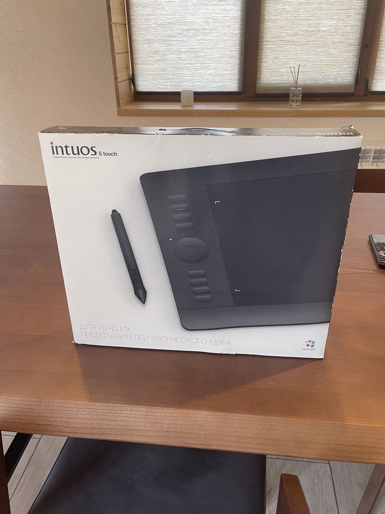 Графічний планшет Wacom Intuos 5 touch PTH-650