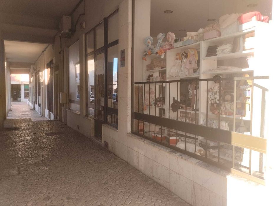 LOJA COM 55 M2 - Quinta dos Algarvios - Baixa da Banheira