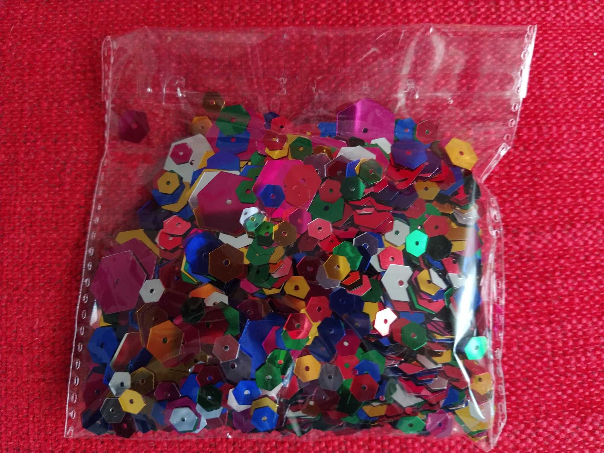 Embalagem com Confettis multicoloridos e brilhantes