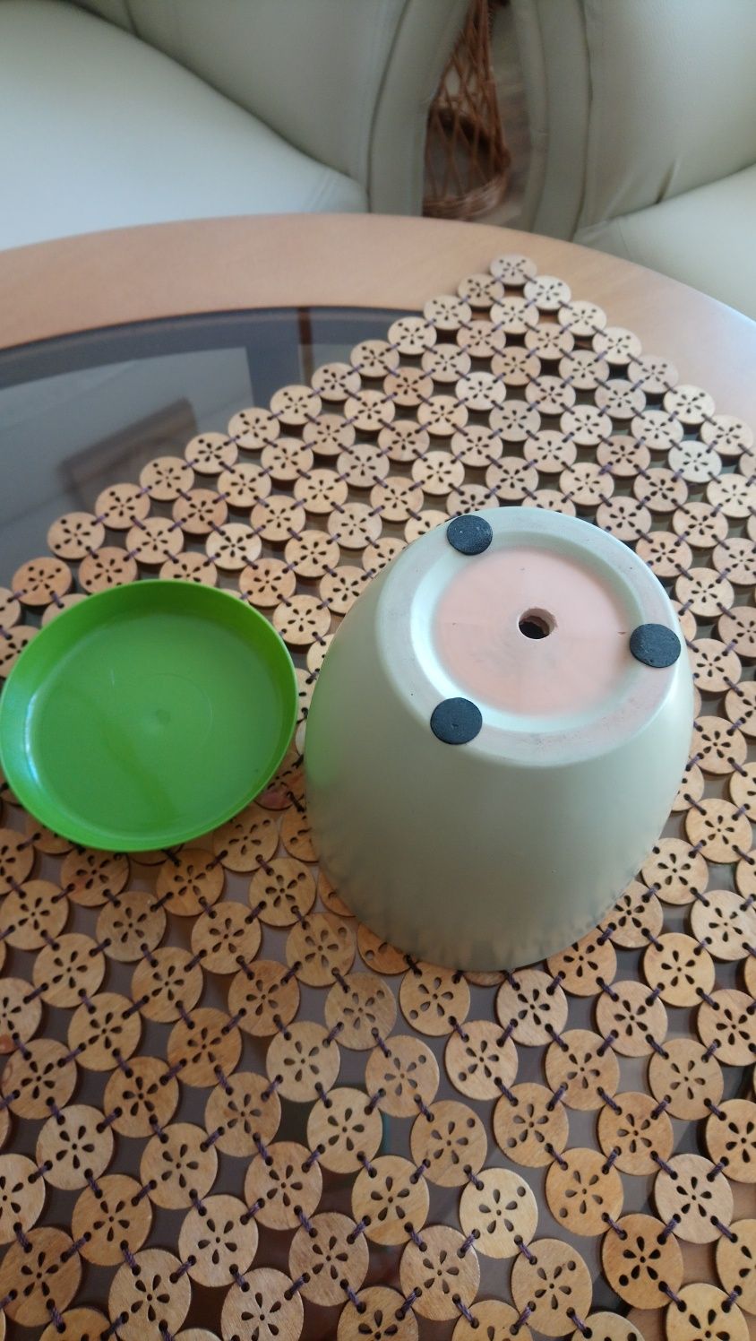 Doniczka ceramiczna okrągła, srednica 13 cm