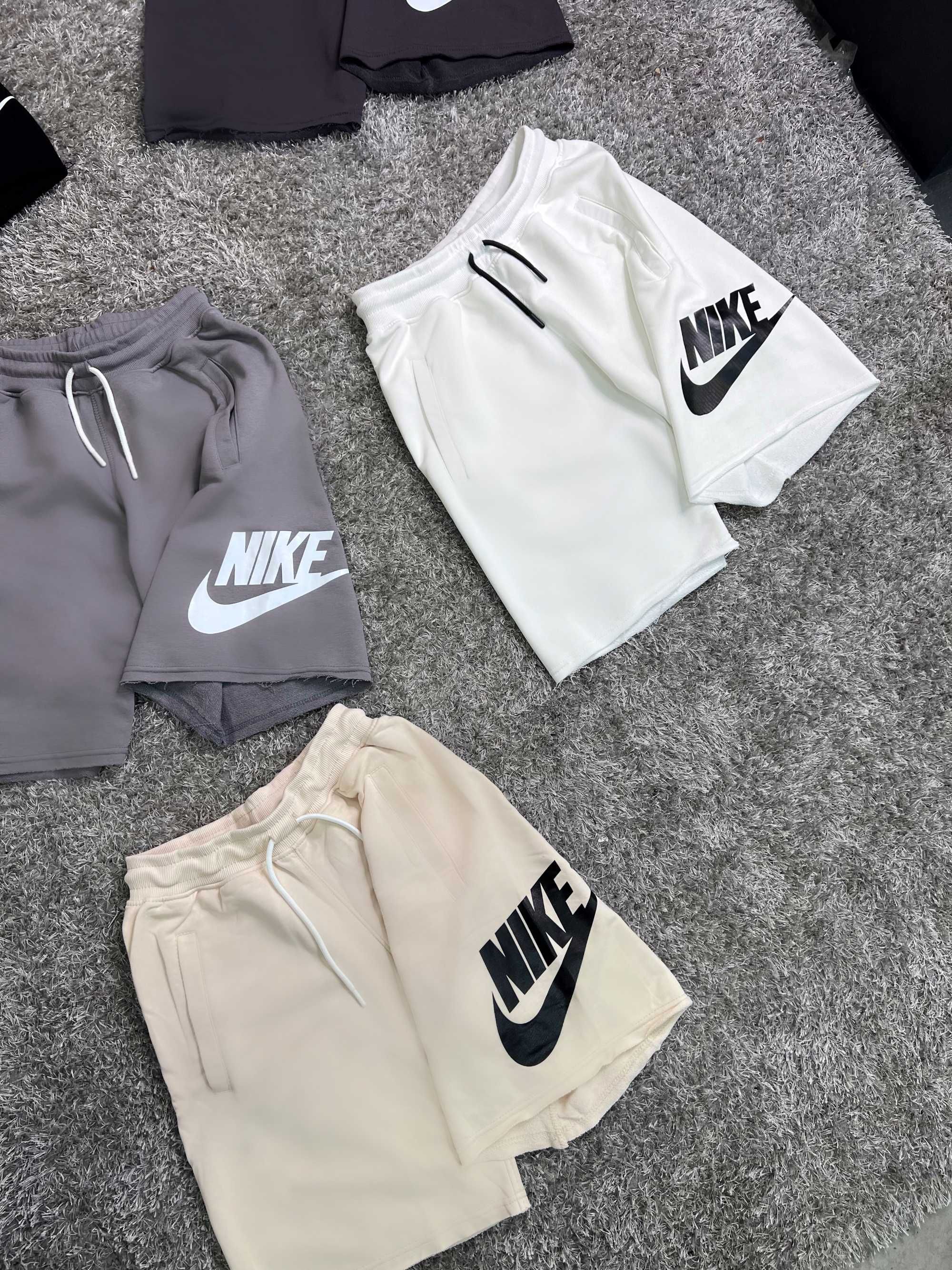 Оригінальні шорти Nike Logo