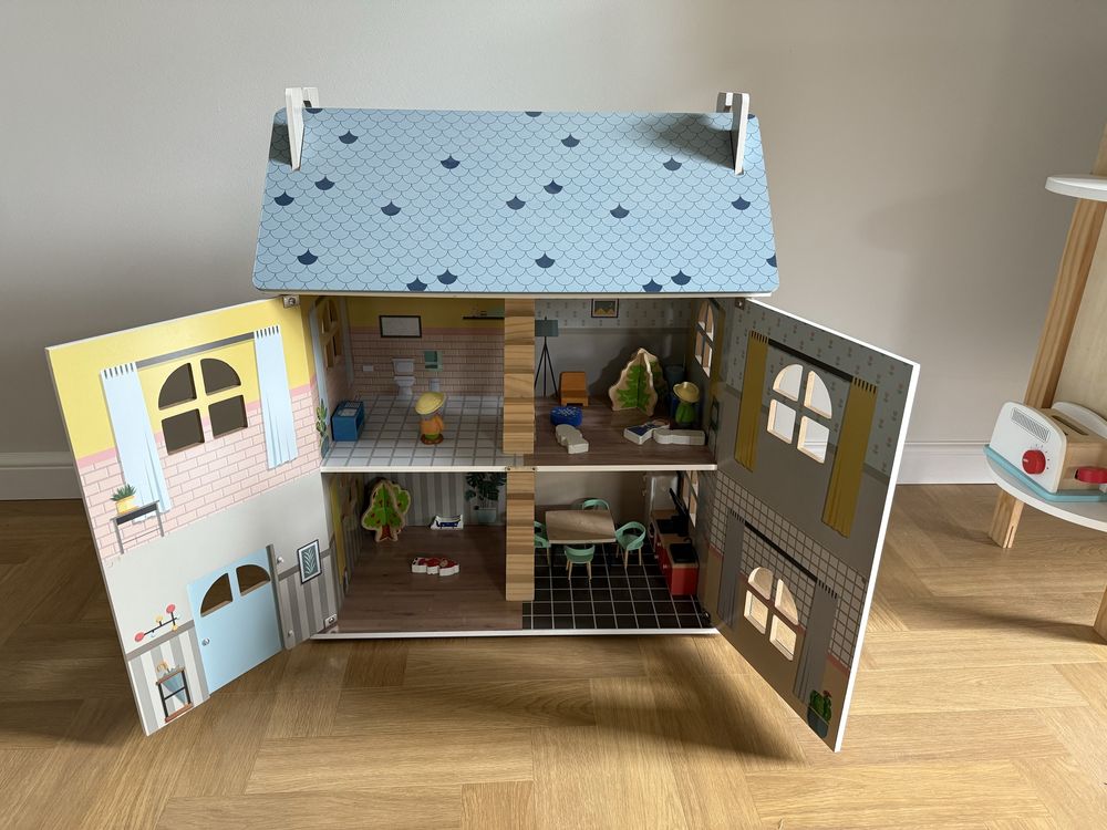Domek dla lalek drewniany lidl z wyposazeniem
