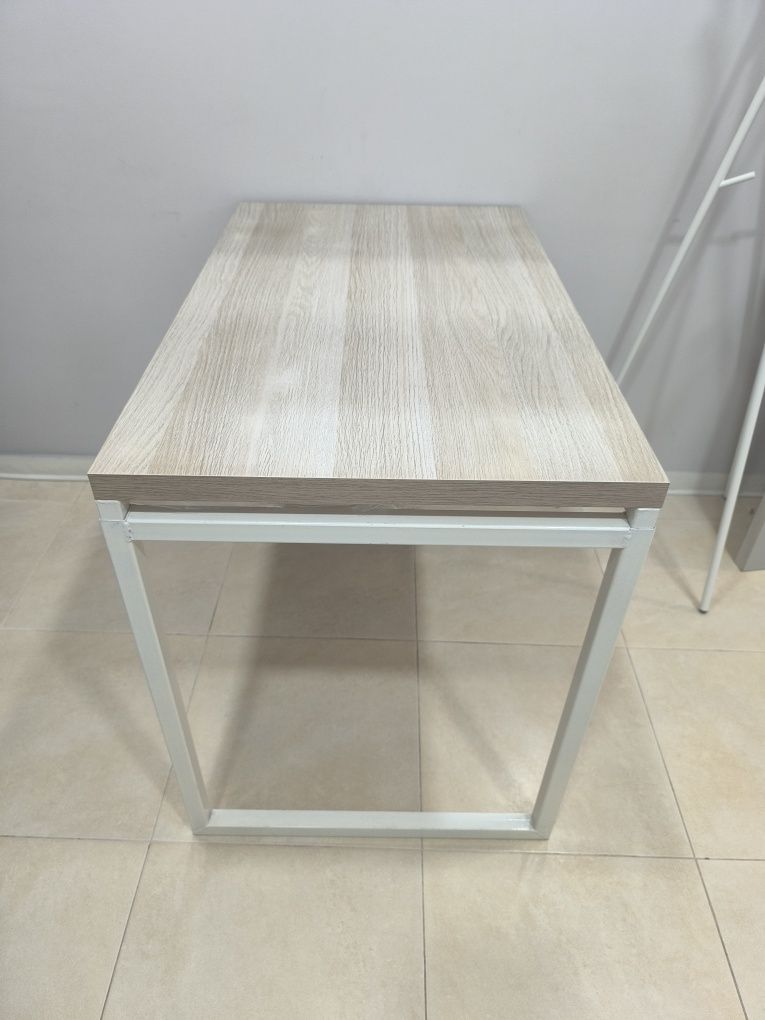 Mesa de manicure / secretária
