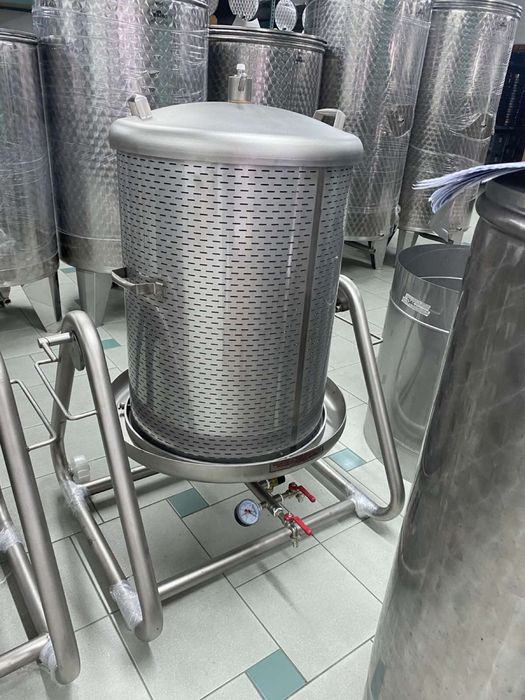 Прес пневматичний для вина та фруктів