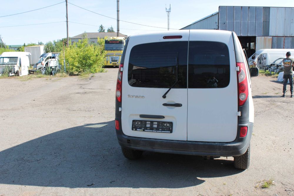 Бампер задній під парктроніки і глухий Renault Kangoo 2