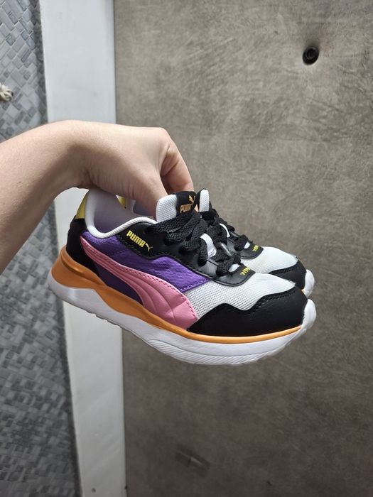 Дитячі кросівки PUMA VOYAGE  32 розмір 20,5 см білі чорні рожеві