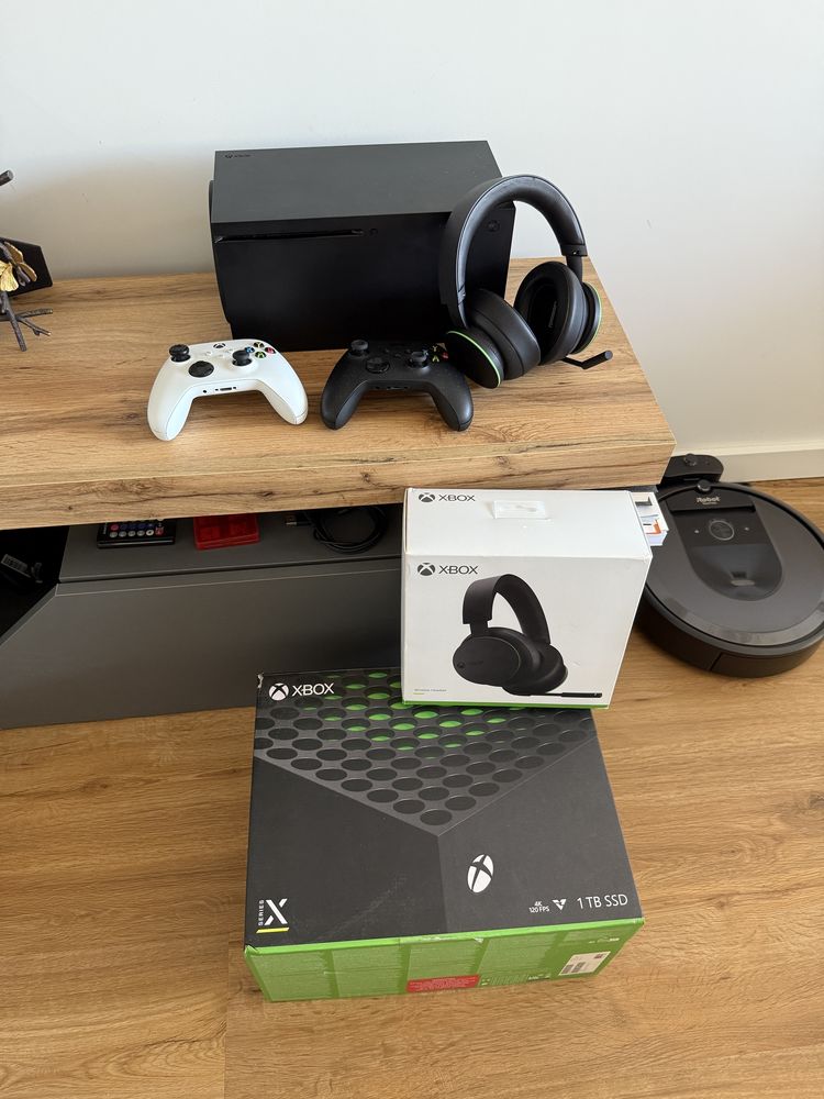 Xbox Series X 1TB + 2 comandos + Wireless Headset