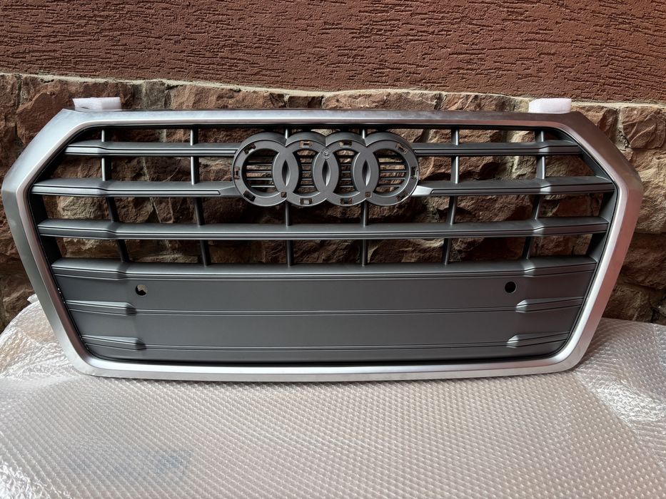 Ришітка Радіатора Гриль AUDI Q5 a80