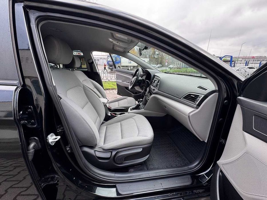 Hyundai Elantra 2.0 AT 2016 газ/бензин, автомат — без вкладень