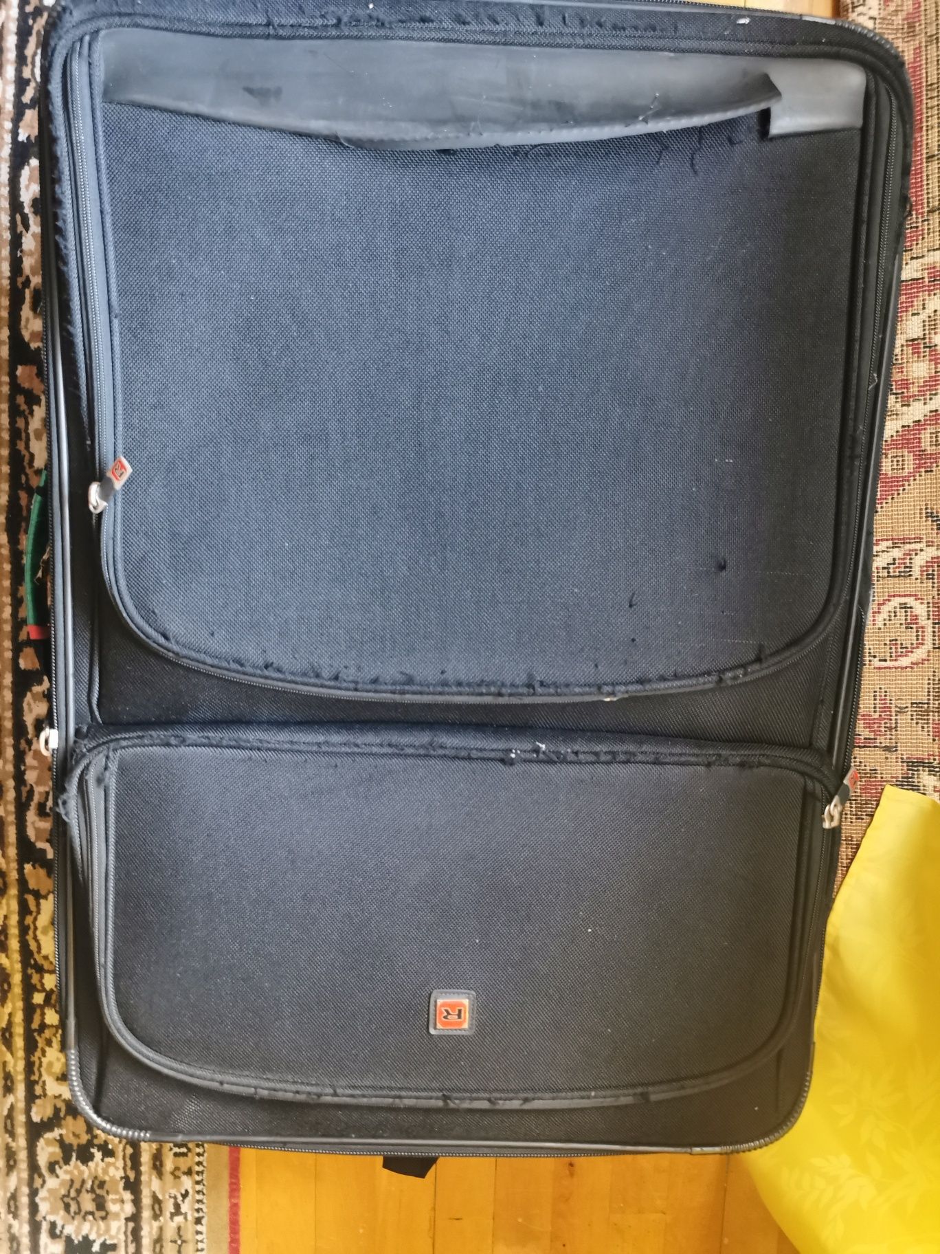 Używane walizki na kółkach sztywne różne rodzaje.