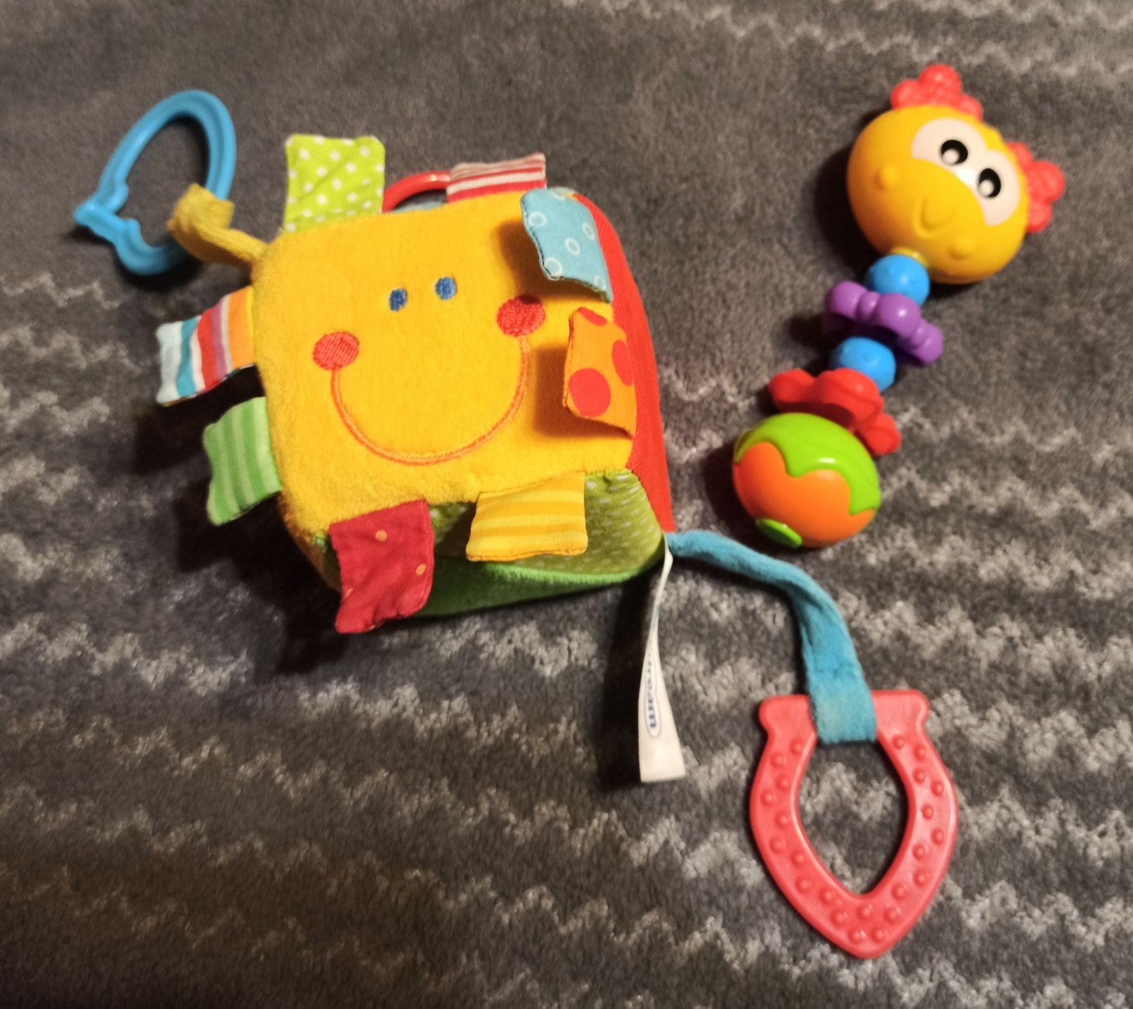 Miękkie zabawki dla niemowlaka kolorowa kostka sensoryczna i grzechotk