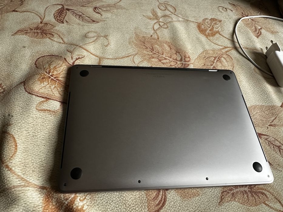 Macbook 13 2019 16/256 TouchBar обмен