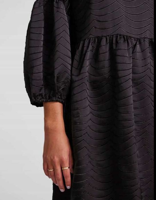 Pices sukienka elegancka satynowa LULU L