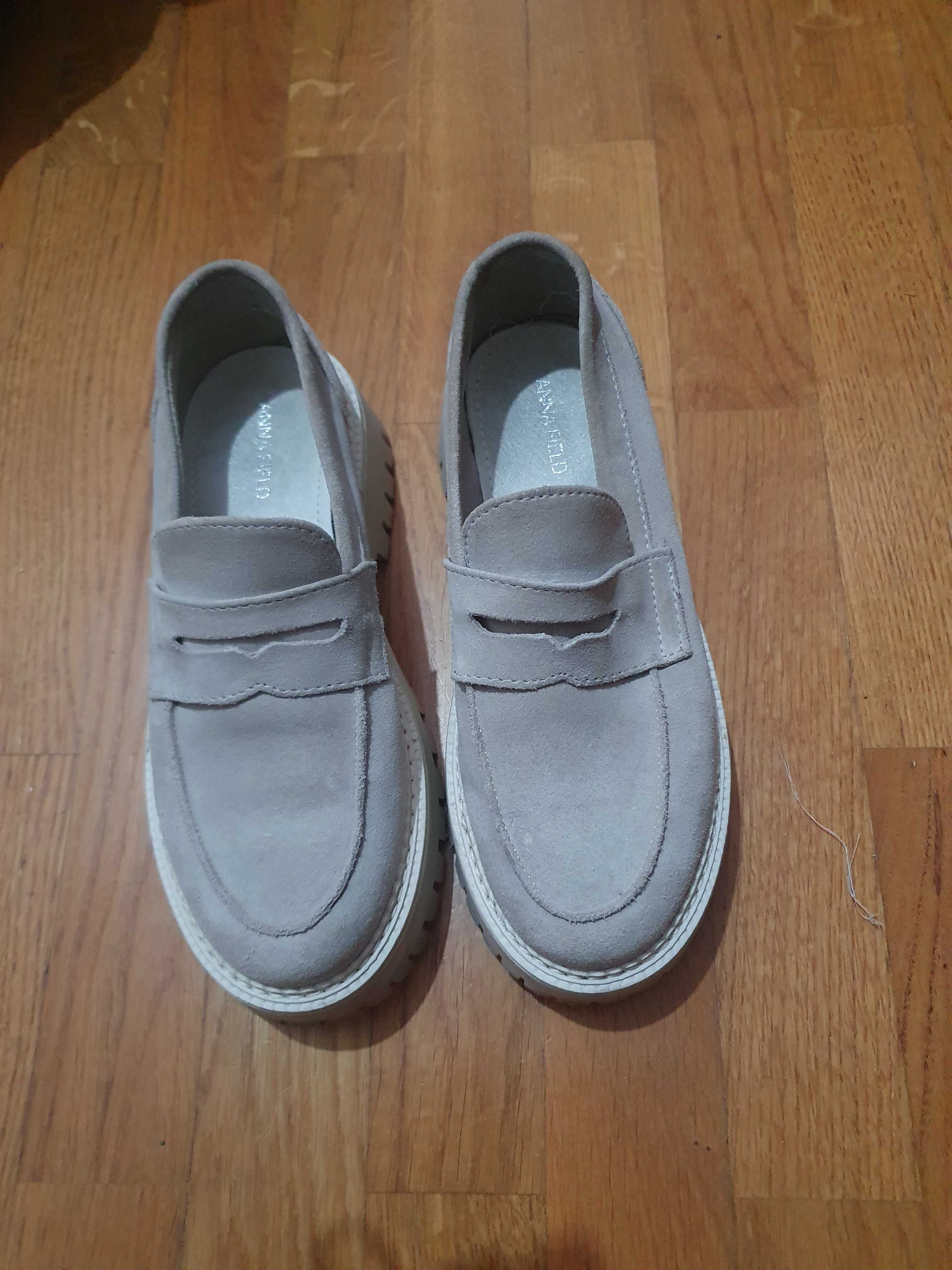 Mocassins de pele