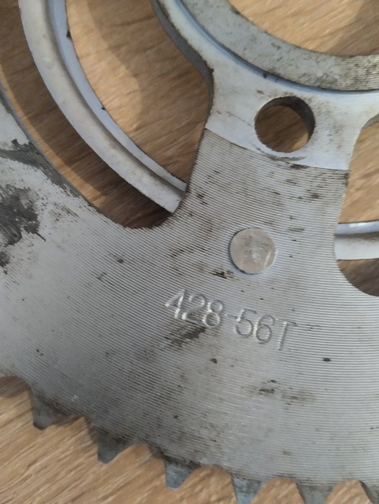 Продам зірку на мотоциклі марки CHOHO 428-56T
