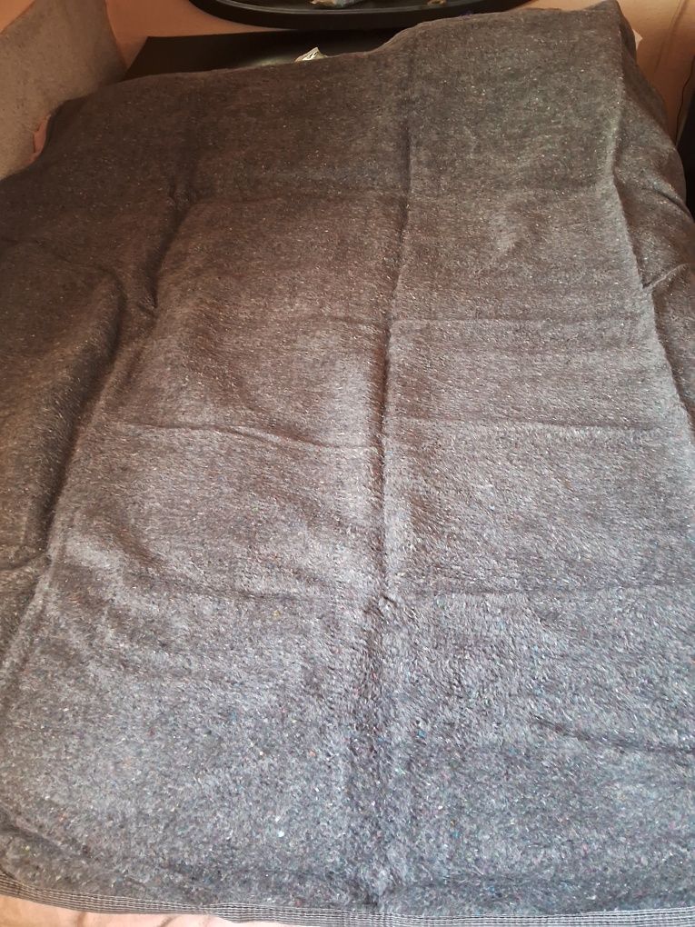 Продам шерстяное одеяло