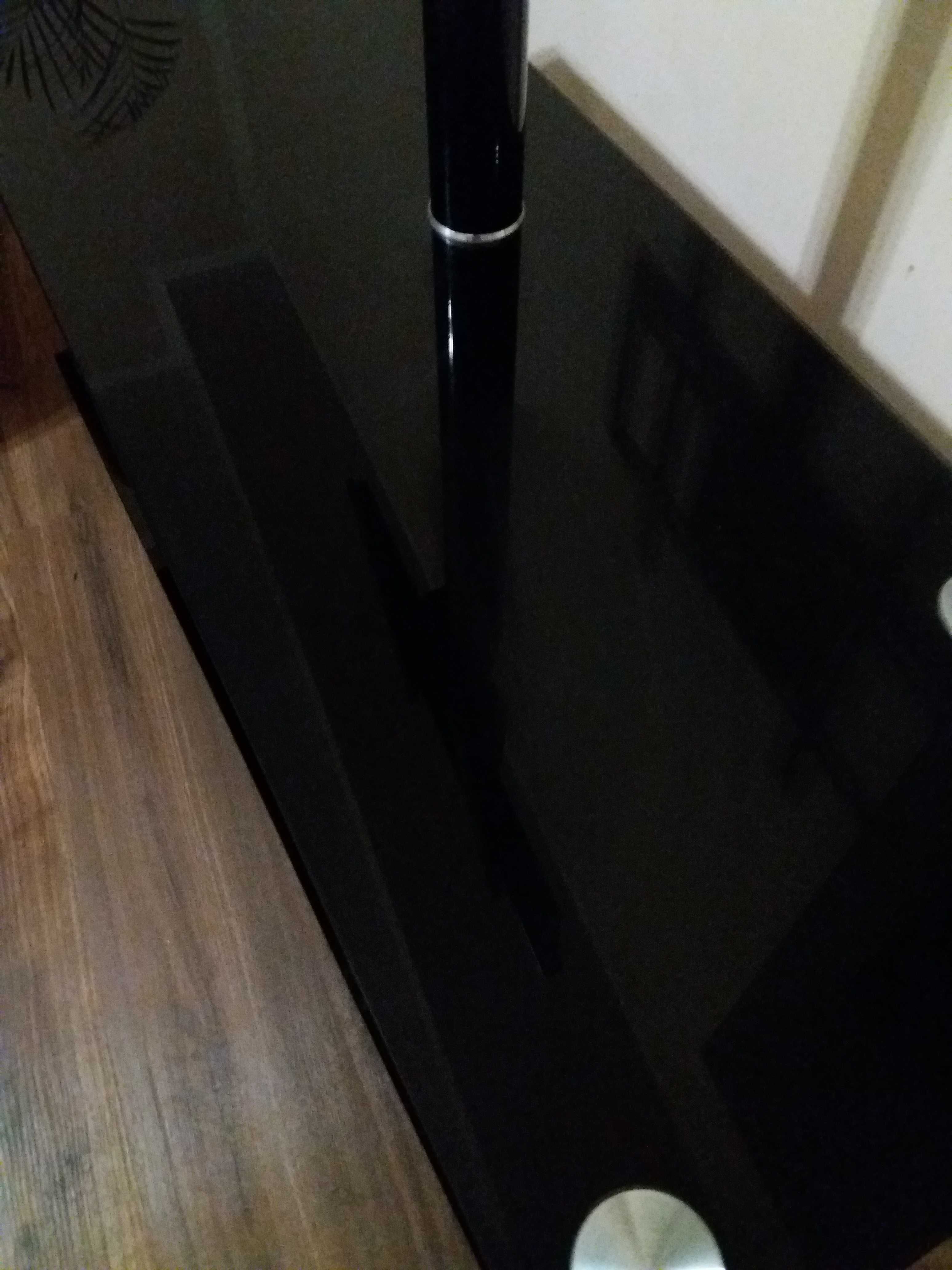 Stolik-szafka z czarnego  szkła pod TV z tv samsung40