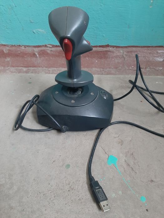 Игровой  джостик