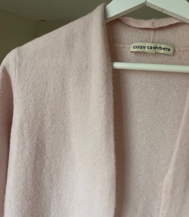 Pudrowy różowy kardigan narzutka XS 34 100% Kaszmir