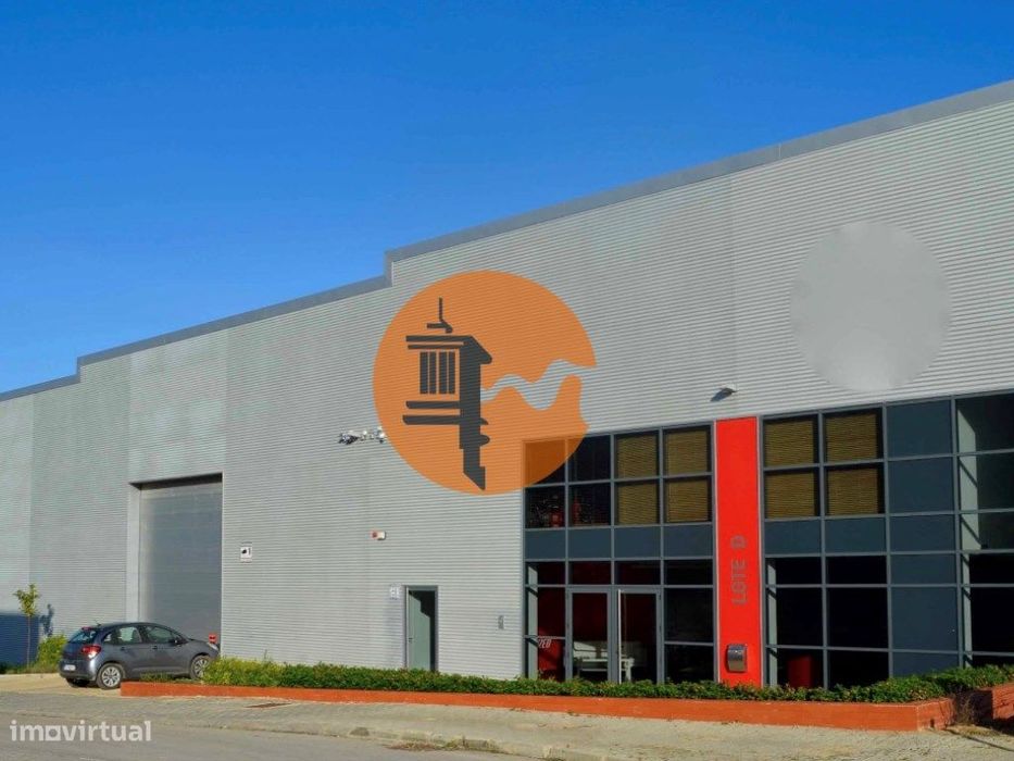 Oportunidade Única arrendamento de Cave Espaçosa em Área Empresaria...