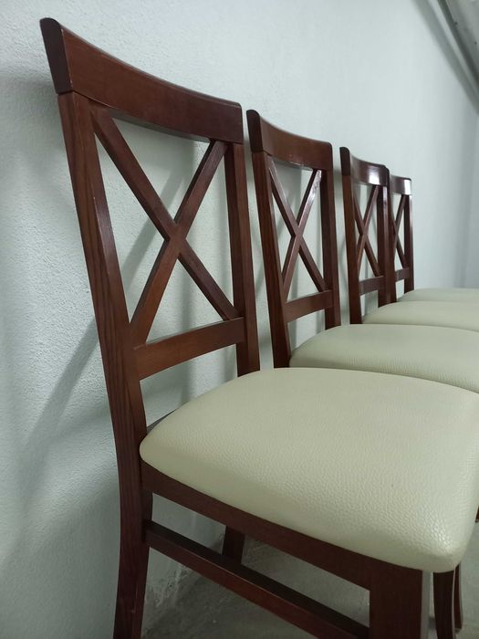 Mesa madeira extensível e 4 cadeiras